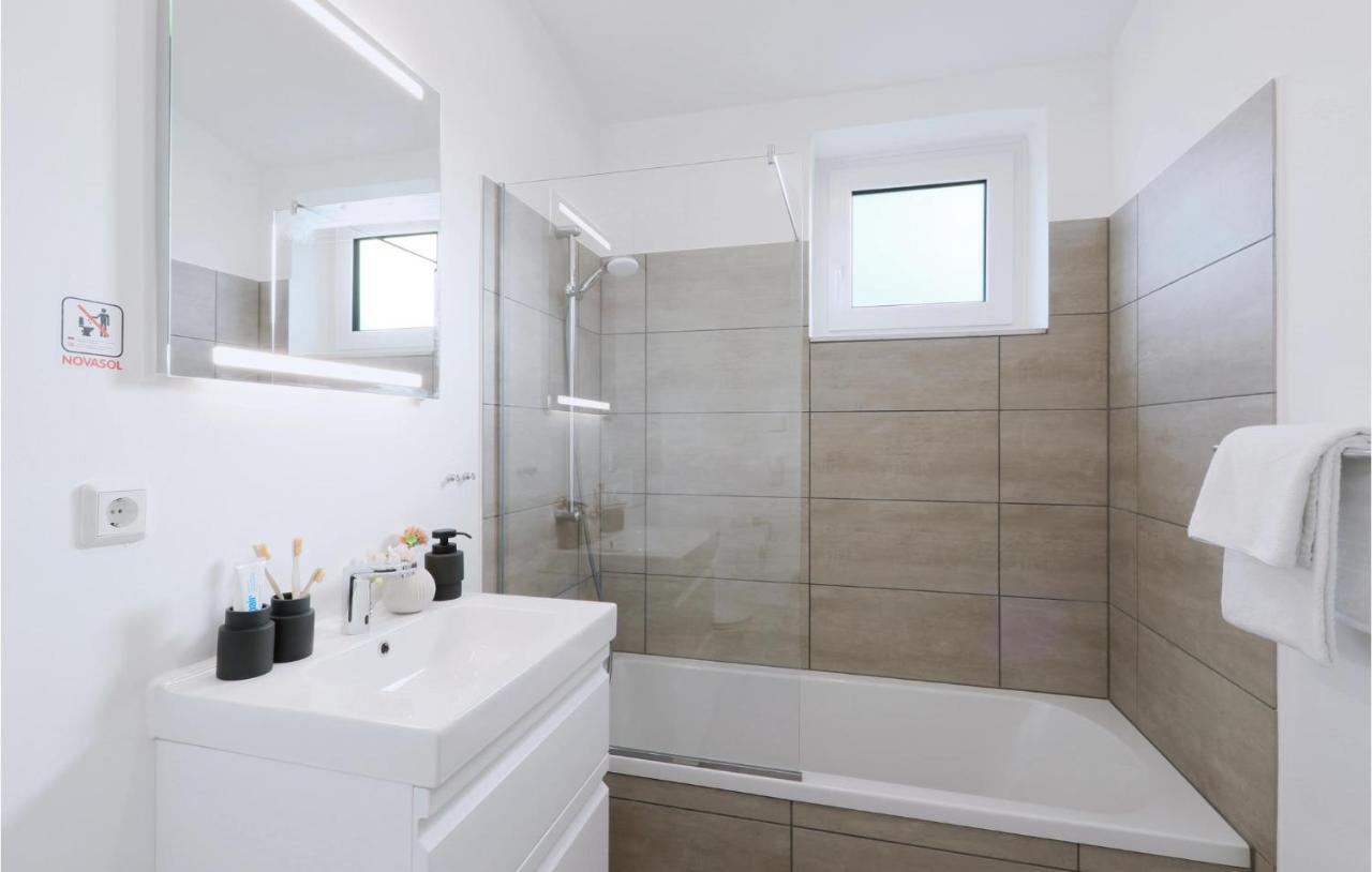 Lovely Home In Lembruch-Duemmer See With Sauna المظهر الخارجي الصورة